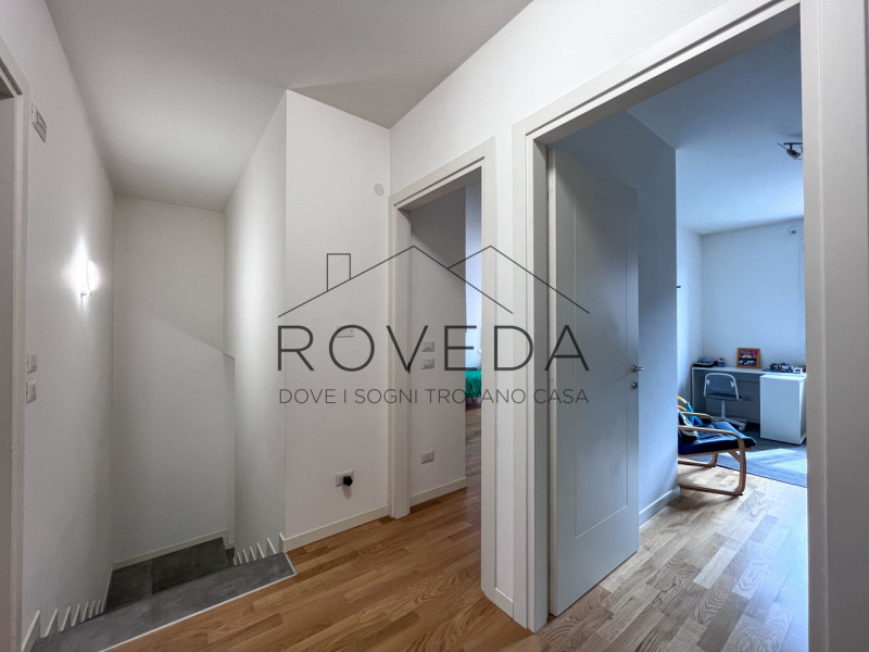 SILEA: CENTRO

RIFERIMENTO: SI5

L'agenzia Roveda Immobiliare ha il piacere di presentarvi in ven...