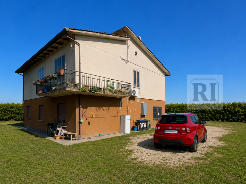 Proponiamo in vendita una casa singola immersa nel verde, situata nel comune di Grisignano di Zoc...