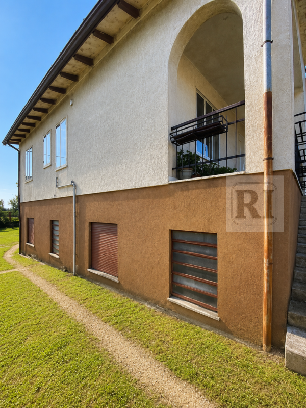 Proponiamo in vendita una casa singola immersa nel verde, situata nel comune di Grisignano di Zoc...