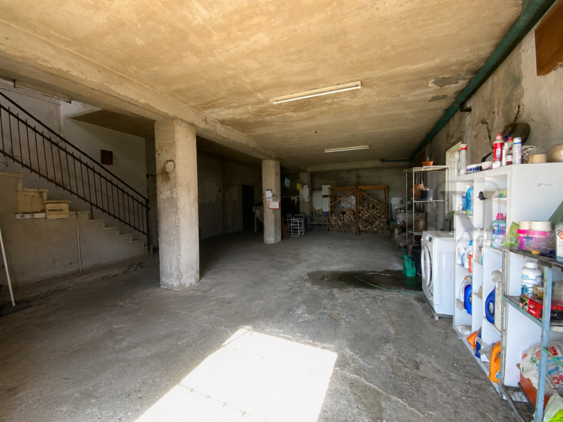 Proponiamo in vendita una casa singola immersa nel verde, situata nel comune di Grisignano di Zoc...