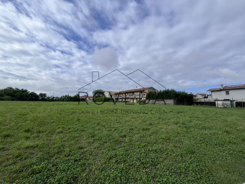 QUINTO DI TREVISO

RIFERIMENTO QT7

L'agenzia Roveda Immobiliare ha il piacere di proporvi questo...