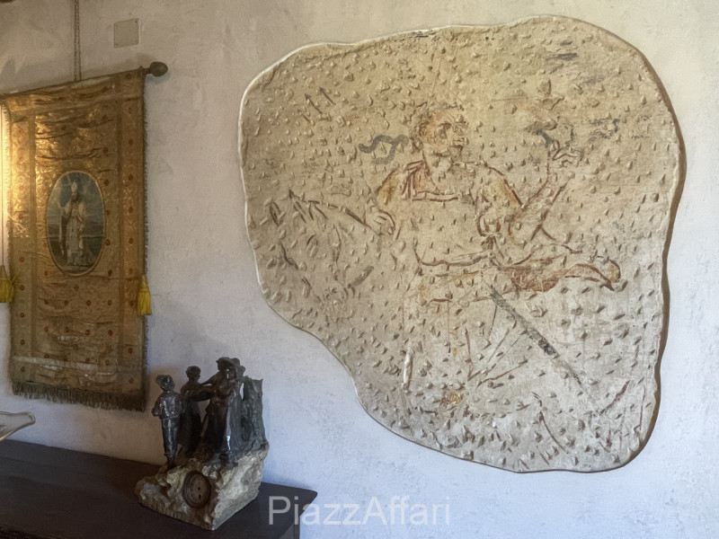 Piove di Sacco, proponiamo in vendita Storica Villa Veneta con ingresso da un viale alberato il q...