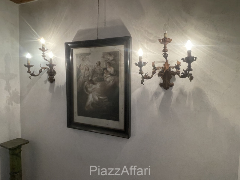 Piove di Sacco, proponiamo in vendita Storica Villa Veneta con ingresso da un viale alberato il q...