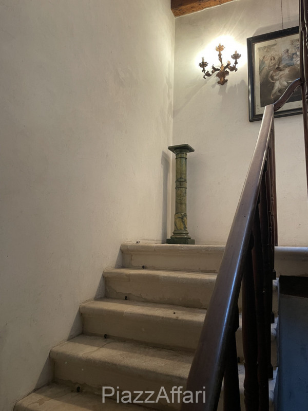 Piove di Sacco, proponiamo in vendita Storica Villa Veneta con ingresso da un viale alberato il q...