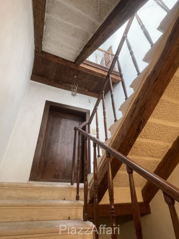 Piove di Sacco, proponiamo in vendita Storica Villa Veneta con ingresso da un viale alberato il q...