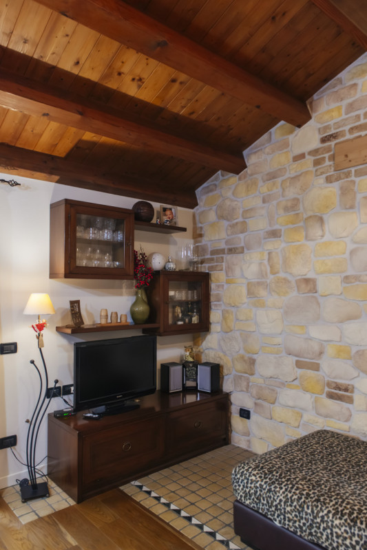Scopri questo affascinante appartamento bilocale situato nella tranquilla e verdeggiante zona di ...