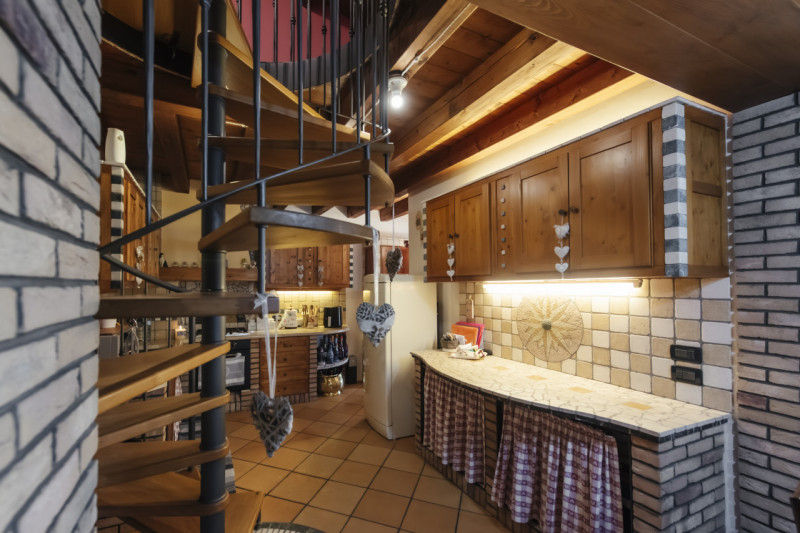 Scopri questo affascinante appartamento bilocale situato nella tranquilla e verdeggiante zona di ...