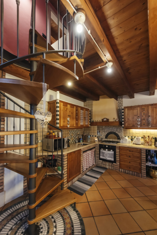 Scopri questo affascinante appartamento bilocale situato nella tranquilla e verdeggiante zona di ...