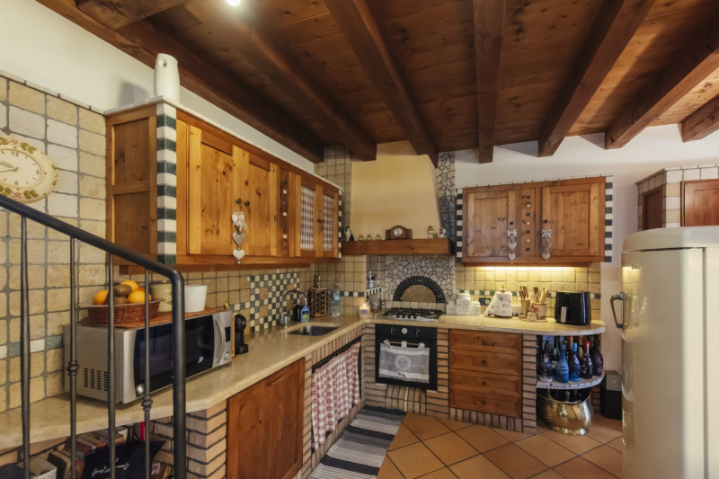 Scopri questo affascinante appartamento bilocale situato nella tranquilla e verdeggiante zona di ...