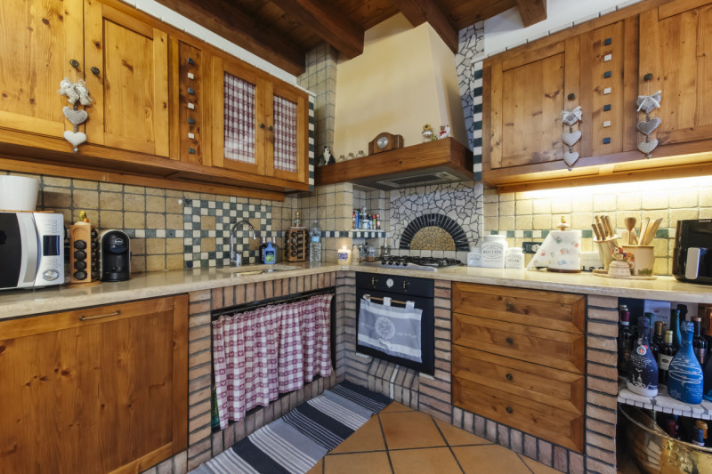 Scopri questo affascinante appartamento bilocale situato nella tranquilla e verdeggiante zona di ...