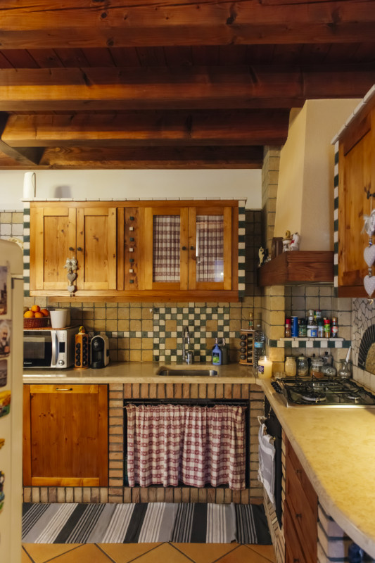 Scopri questo affascinante appartamento bilocale situato nella tranquilla e verdeggiante zona di ...
