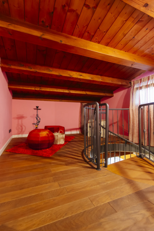 Scopri questo affascinante appartamento bilocale situato nella tranquilla e verdeggiante zona di ...