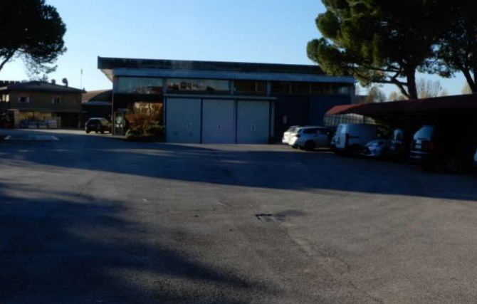 Rif. A.A.46-25

Vendita all'asta - capannone industriale con accessori in data 09 luglio 2026

De...