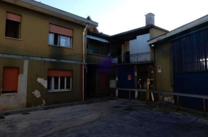 Rif. A.A.46-25

Vendita all'asta - capannone industriale con accessori in data 09 luglio 2026

De...