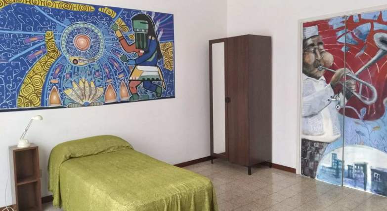 Appartamento luminoso e ben distribuito, composto da 2 camere da letto, studio, bagno, soggiorno,...