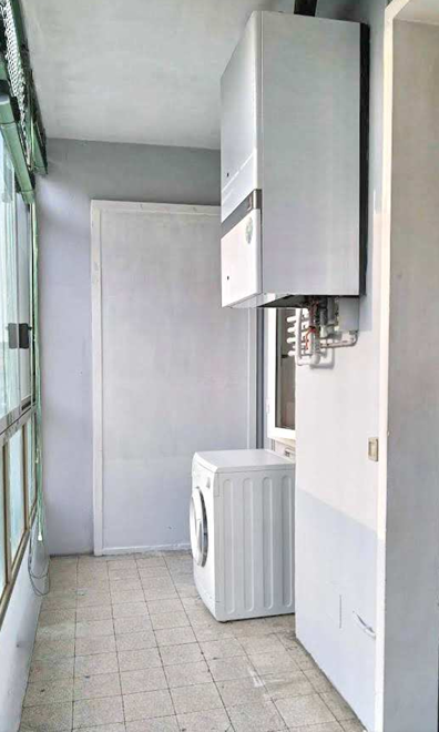 Appartamento luminoso e ben distribuito, composto da 2 camere da letto, studio, bagno, soggiorno,...