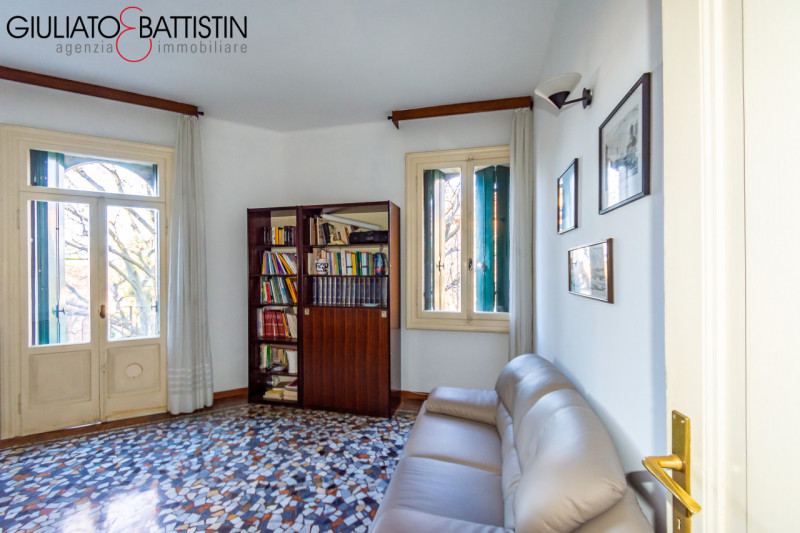 - SOLO CONTATTI VIA EMAIL a info@giuliatobattistin.it
VICENZA: in posizione panoramica, proponiam...