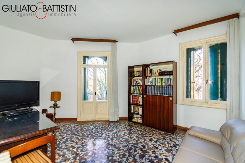 - SOLO CONTATTI VIA EMAIL a info@giuliatobattistin.it
VICENZA: in posizione panoramica, proponiam...