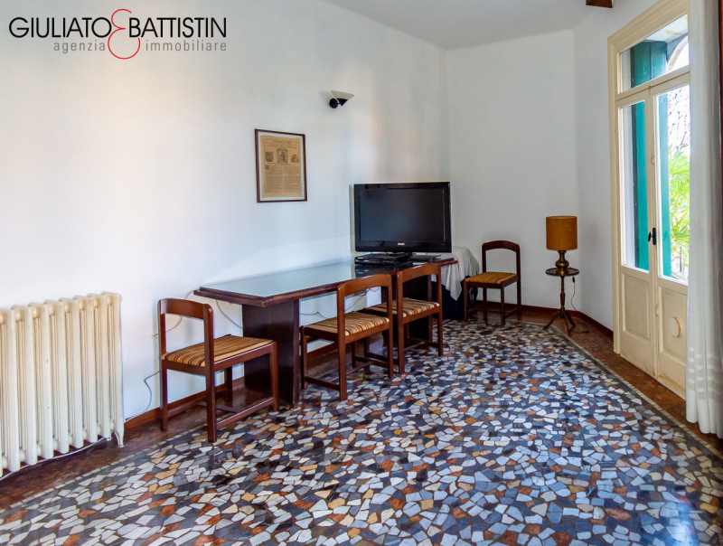 - SOLO CONTATTI VIA EMAIL a info@giuliatobattistin.it
VICENZA: in posizione panoramica, proponiam...