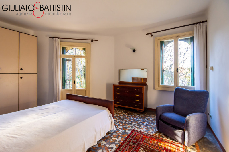 - SOLO CONTATTI VIA EMAIL a info@giuliatobattistin.it
VICENZA: in posizione panoramica, proponiam...