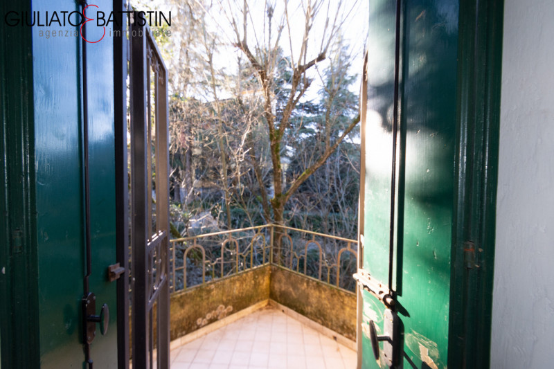 - SOLO CONTATTI VIA EMAIL a info@giuliatobattistin.it
VICENZA: in posizione panoramica, proponiam...