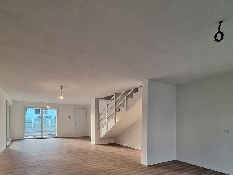SCHIERA DI TESTA DI NUOVA COSTRUZIONE A SANTA MARIA DI CAMISANO VICENTINO - Rif. 8398
In quartier...