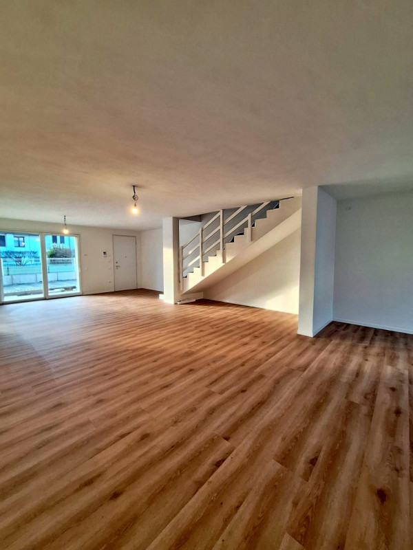 SCHIERA DI TESTA DI NUOVA COSTRUZIONE A SANTA MARIA DI CAMISANO VICENTINO - Rif. 8398
In quartier...