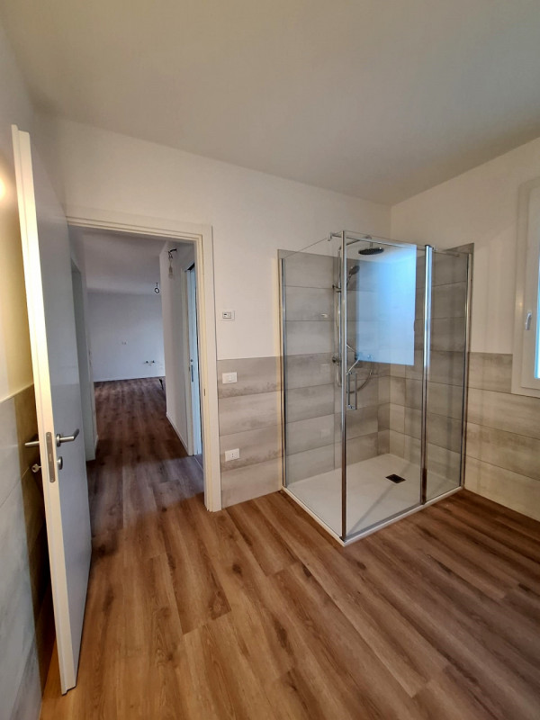 SCHIERA DI TESTA DI NUOVA COSTRUZIONE A SANTA MARIA DI CAMISANO VICENTINO - Rif. 8398
In quartier...