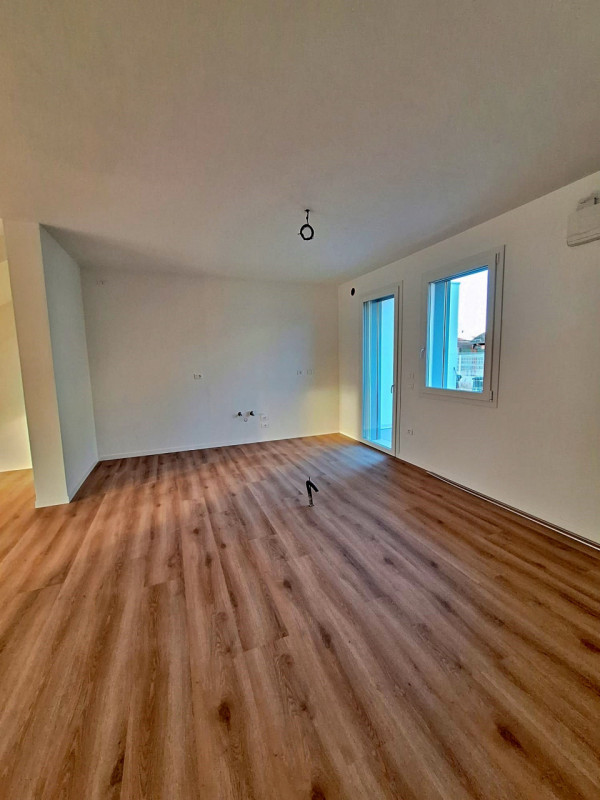SCHIERA DI TESTA DI NUOVA COSTRUZIONE A SANTA MARIA DI CAMISANO VICENTINO - Rif. 8398
In quartier...