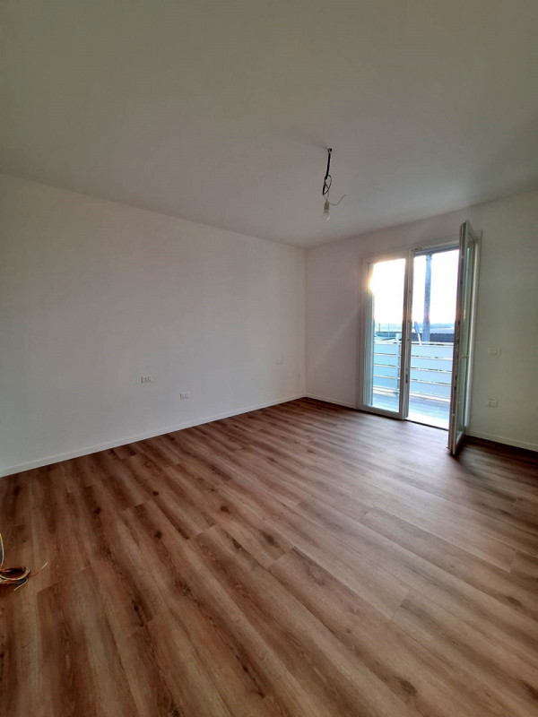 SCHIERA DI TESTA DI NUOVA COSTRUZIONE A SANTA MARIA DI CAMISANO VICENTINO - Rif. 8398
In quartier...