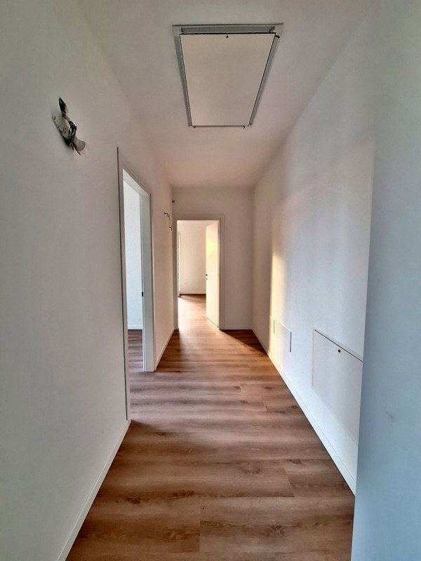 SCHIERA DI TESTA DI NUOVA COSTRUZIONE A SANTA MARIA DI CAMISANO VICENTINO - Rif. 8398
In quartier...