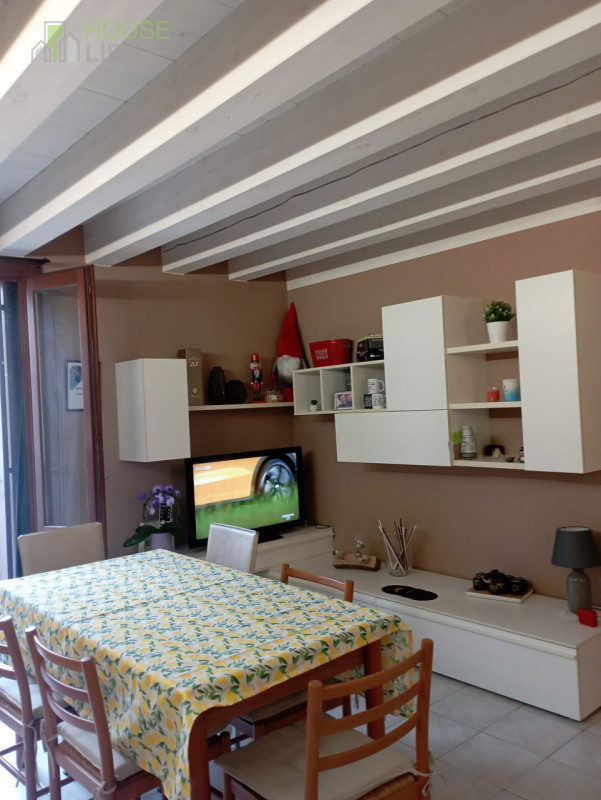 MALO: In zona centrale comoda a tutti i principali servizi, MINI APPARTAMENTO LOCATO al piano pri...