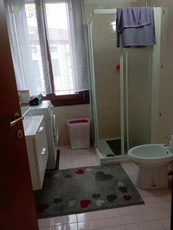 MALO: In zona centrale comoda a tutti i principali servizi, MINI APPARTAMENTO LOCATO al piano pri...