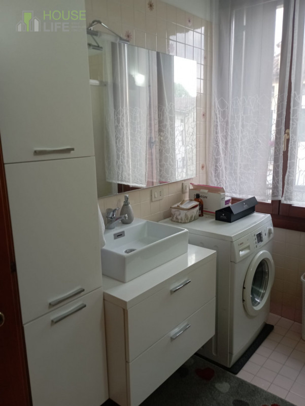 MALO: In zona centrale comoda a tutti i principali servizi, MINI APPARTAMENTO LOCATO al piano pri...