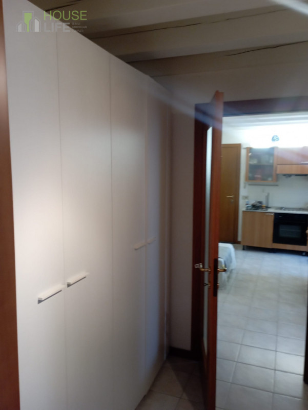 MALO: In zona centrale comoda a tutti i principali servizi, MINI APPARTAMENTO LOCATO al piano pri...