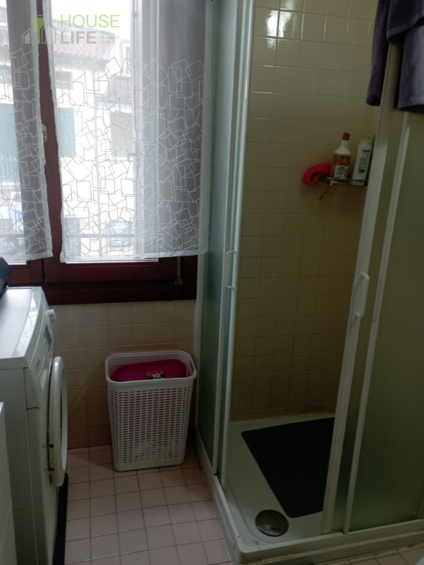 MALO: In zona centrale comoda a tutti i principali servizi, MINI APPARTAMENTO LOCATO al piano pri...