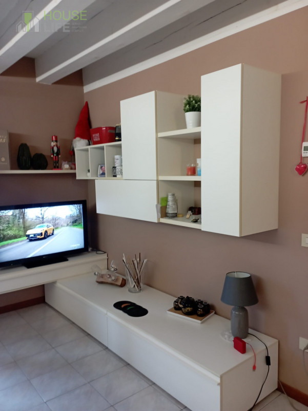 MALO: In zona centrale comoda a tutti i principali servizi, MINI APPARTAMENTO LOCATO al piano pri...