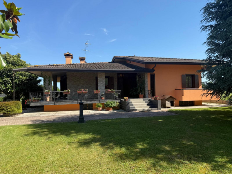 (Per INFO Roberto 3453195338) Musano di Trevignano, proponiamo in vendita Villa singola con ampio...