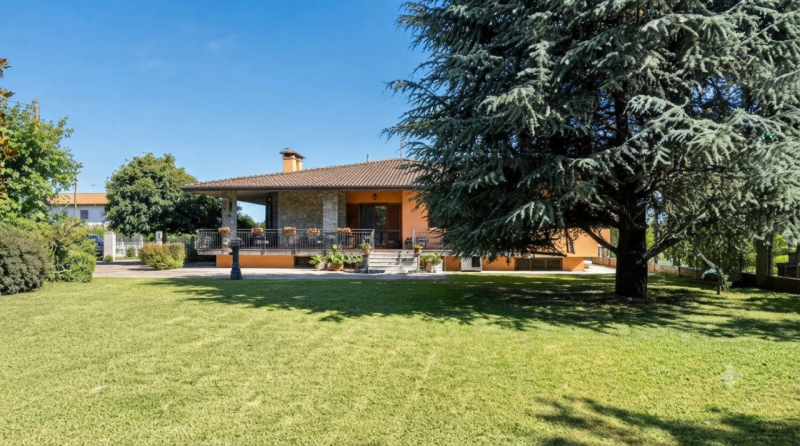(Per INFO Roberto 3453195338) Musano di Trevignano, proponiamo in vendita Villa singola con ampio...