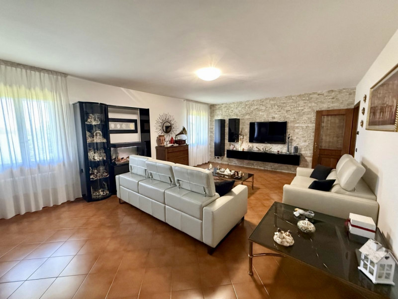 (Per INFO Roberto 3453195338) Musano di Trevignano, proponiamo in vendita Villa singola con ampio...