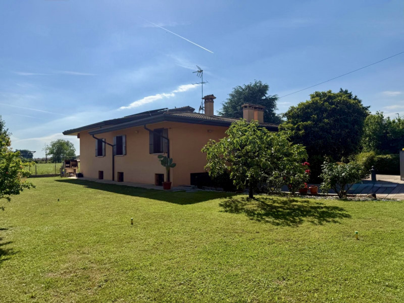 (Per INFO Roberto 3453195338) Musano di Trevignano, proponiamo in vendita Villa singola con ampio...