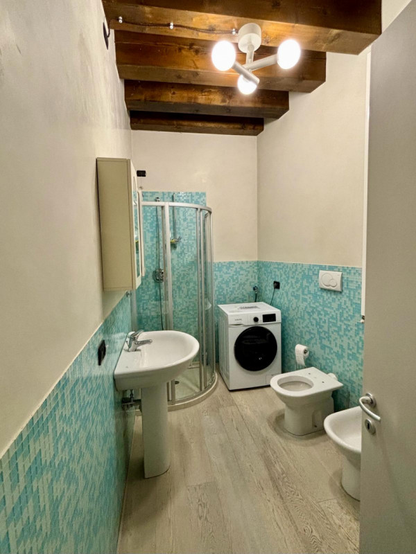 Scopri questo affascinante appartamento di 75 mq situato nel cuore di Monselice. Questo immobile ...