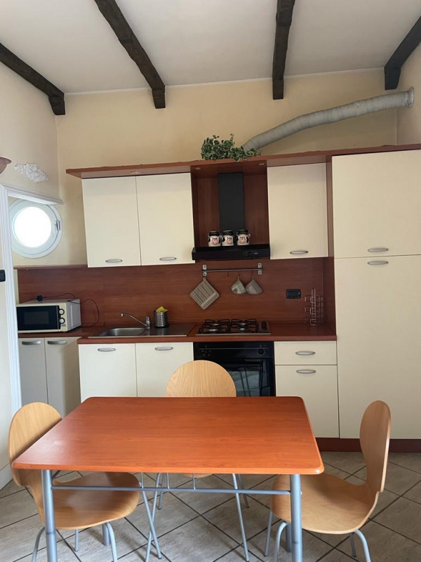 (Per info Monica 3482688677) Nel cuore del quartiere Arcella a Padova, proponiamo in affitto un l...
