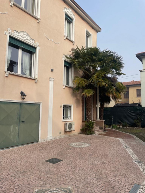 (Per info Monica 3482688677) Nel cuore del quartiere Arcella a Padova, proponiamo in affitto un l...