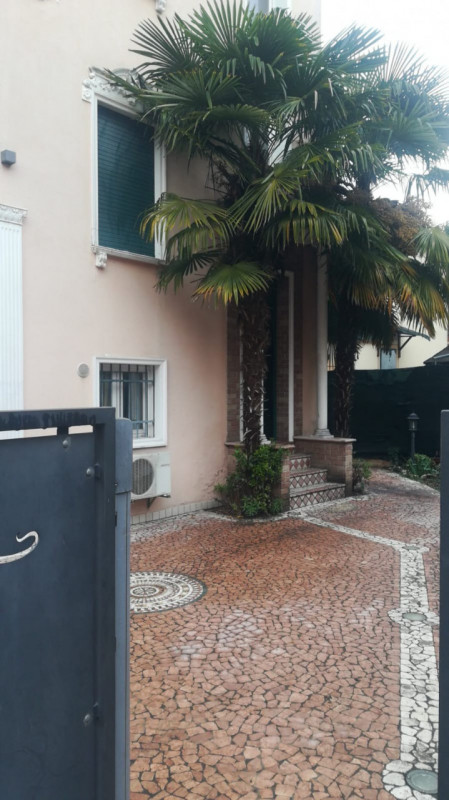 (Per info Monica 3482688677) Nel cuore del quartiere Arcella a Padova, proponiamo in affitto un l...