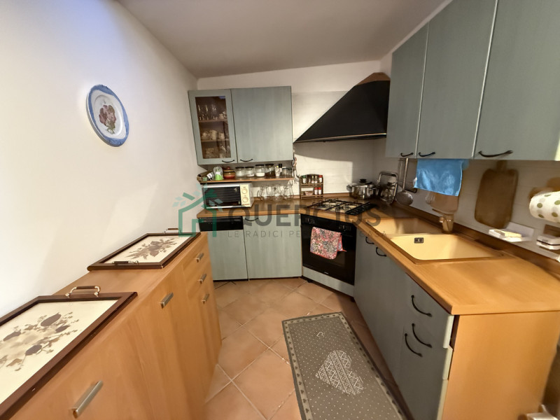 In bellissima zona residenziale, immersa nel verde, proponiamo in vendita meravigliosa villa sing...