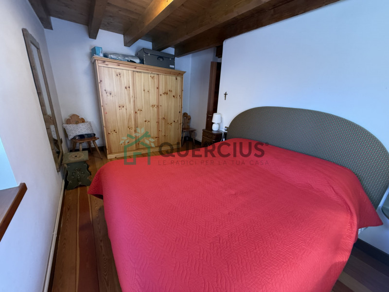 In bellissima zona residenziale, immersa nel verde, proponiamo in vendita meravigliosa villa sing...