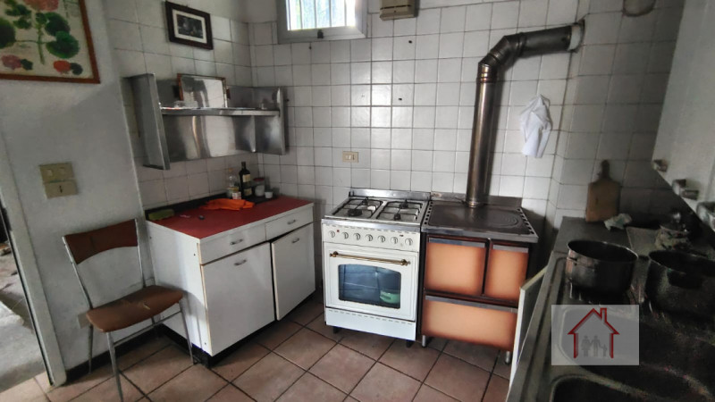 Casale singolo da ristrutturare in vendita nel Comune di Giavera del Montello, nella suggestiva z...