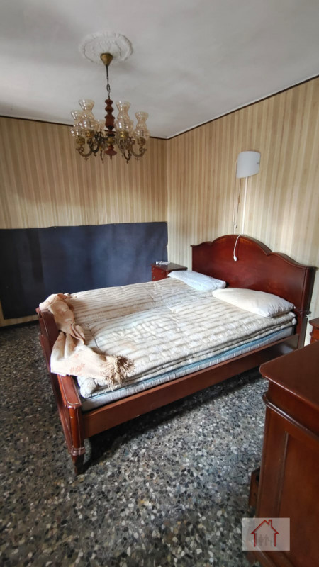 Casale singolo da ristrutturare in vendita nel Comune di Giavera del Montello, nella suggestiva z...