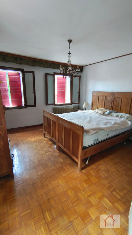 Casale singolo da ristrutturare in vendita nel Comune di Giavera del Montello, nella suggestiva z...
